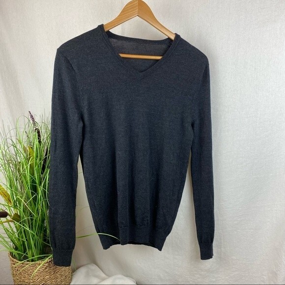 J Crew 100% Soft Merino Wool Gray Slim Fit V Neck Sweater S - Picture 2 of 5